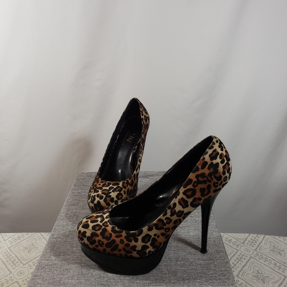 Shoes - Picture 2 of 4